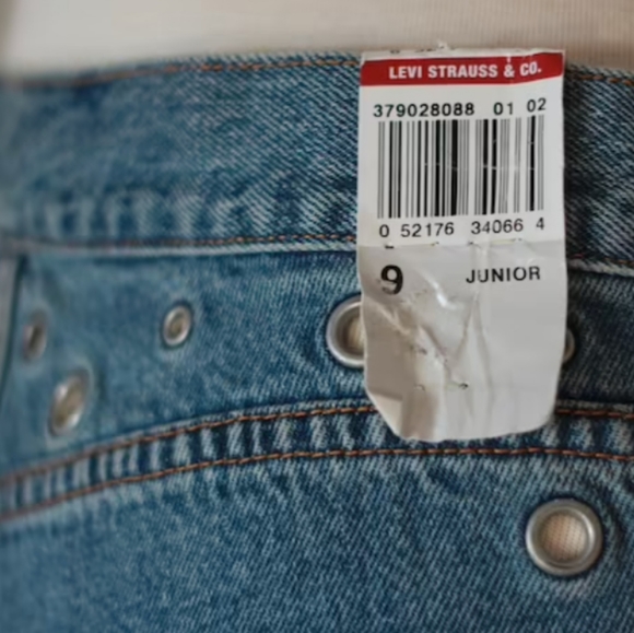 Y2K Levis eyelet shorts nwt - Picture 5 of 9